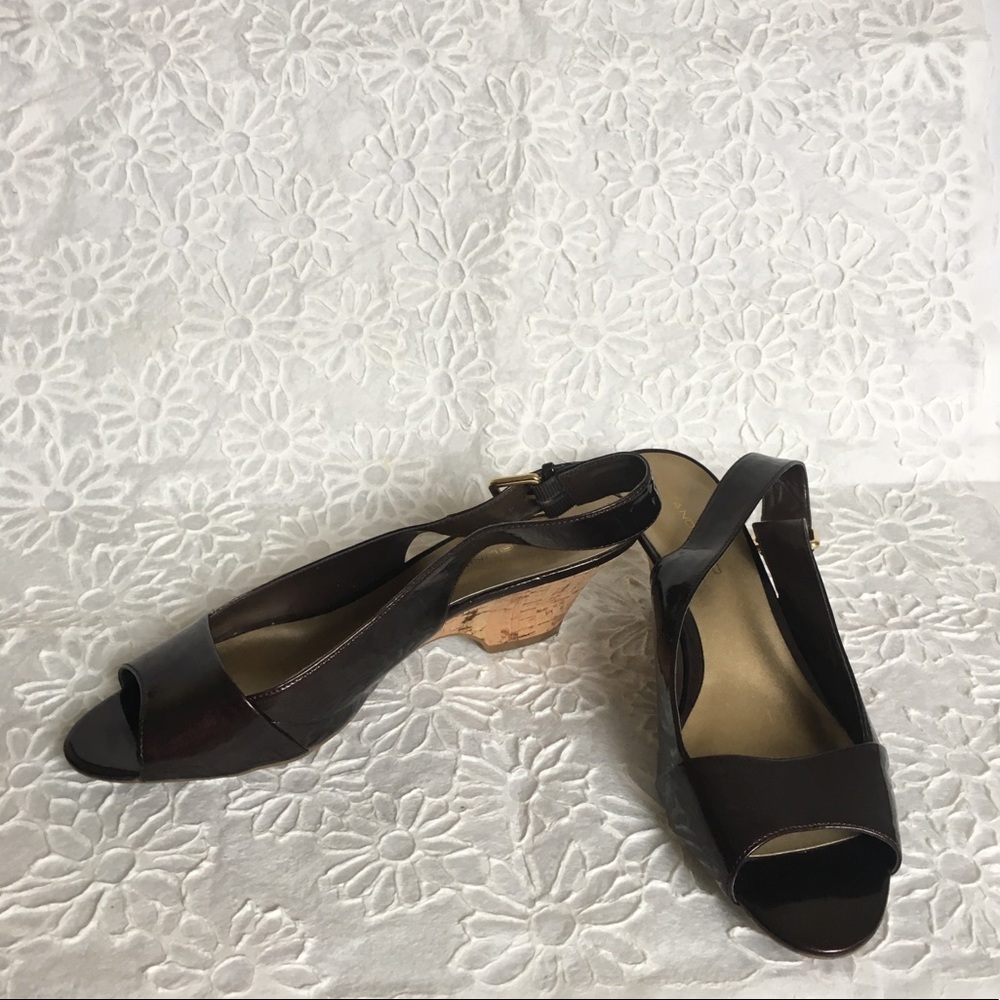 Size 9 Bandolino peep toe sling-back pumps